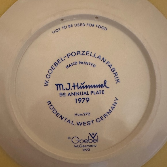 1979 Vintage M.J. Hummel Annual Collectors Plate “Singing Lesson” - Picture 5 of 6